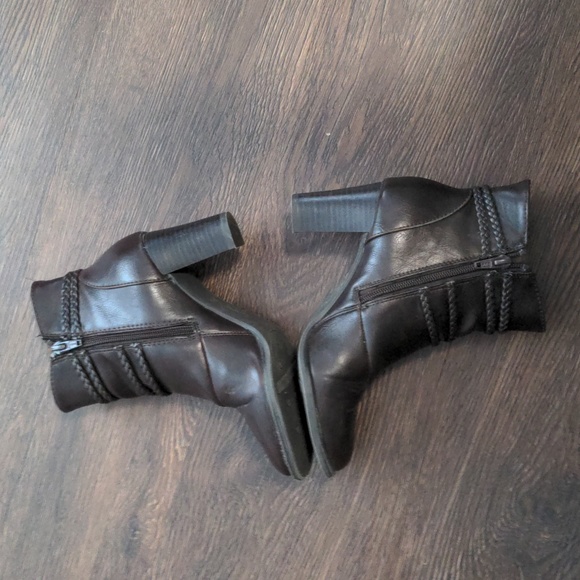 Life Stride Womans size 5.5 Brown heeled boot - Picture 2 of 6